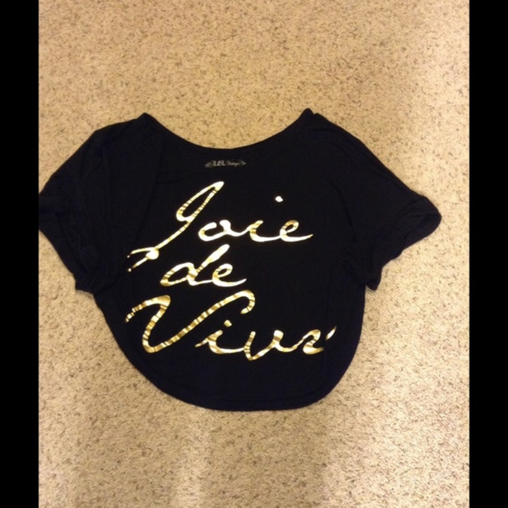 Black crop top shirt